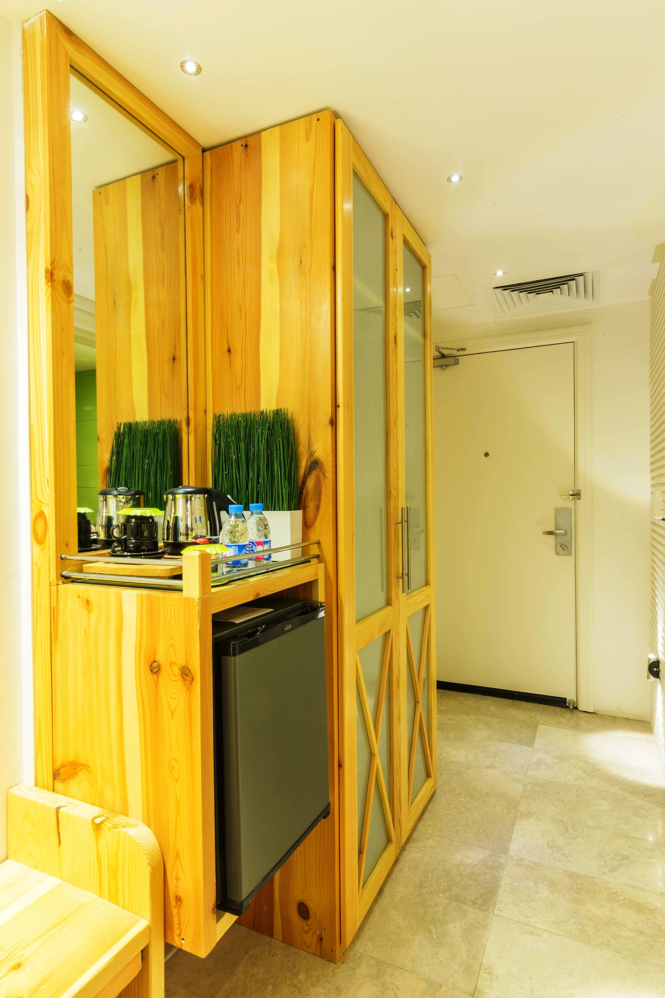 1 bedroom, egyptian cotton sheets, down duvets, pillow-top beds