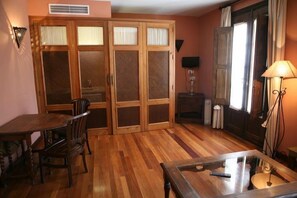 Apartment with Kitchenette 2 people | 房內用餐