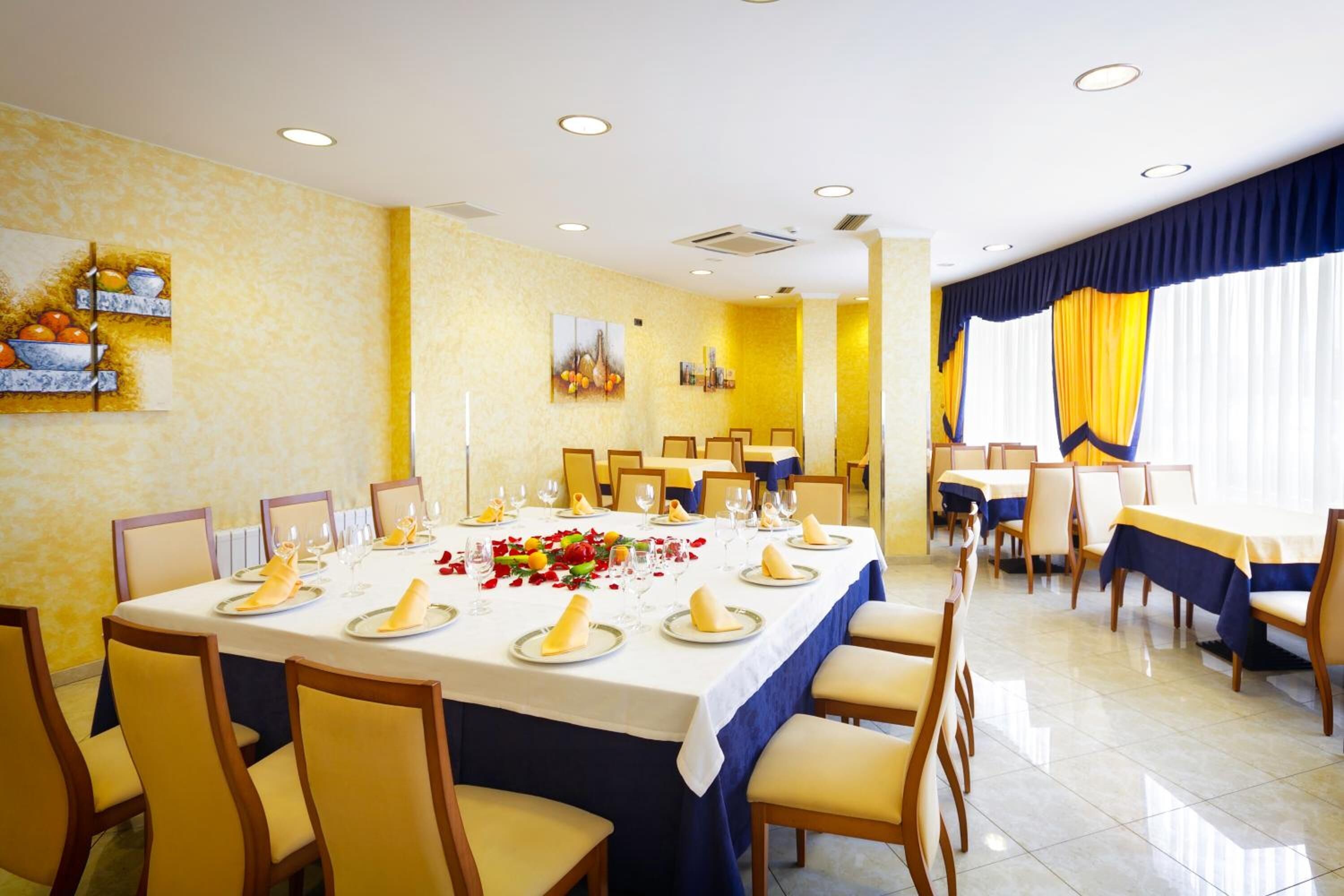 lunch and dinner served