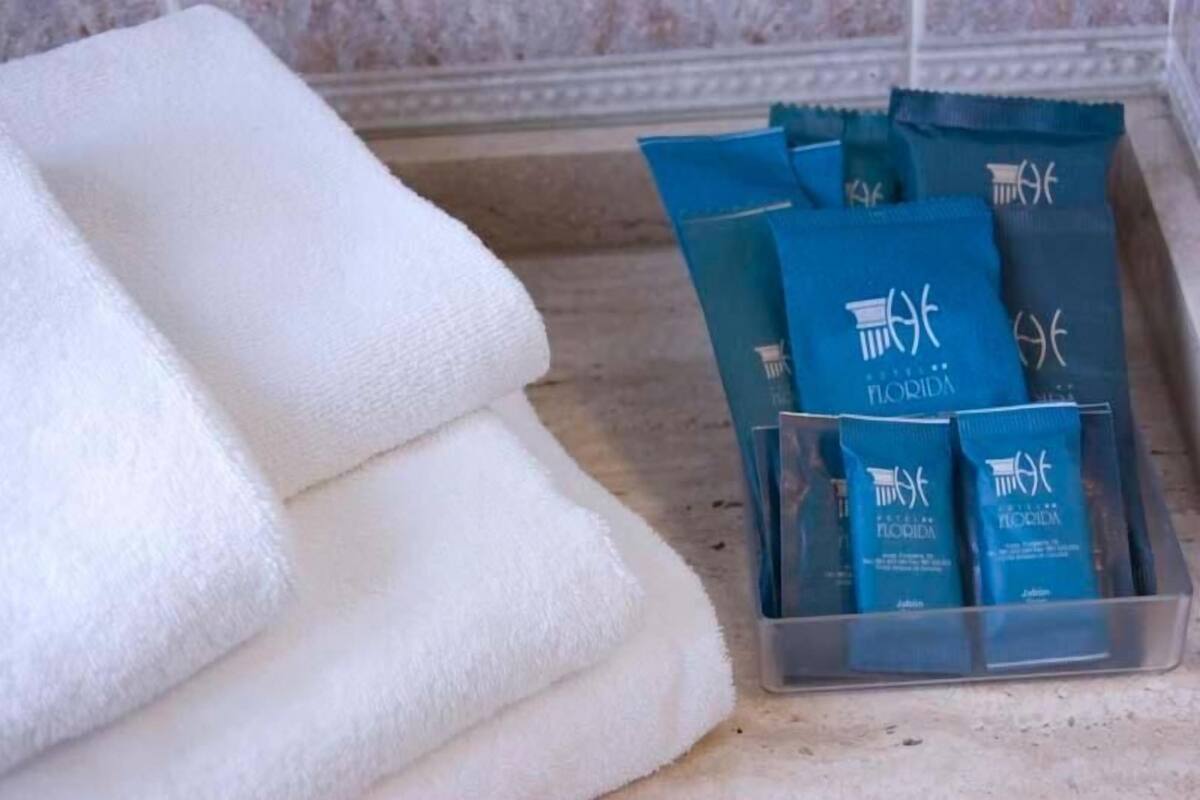 combined shower/bathtub, free toiletries, hair dryer, bidet