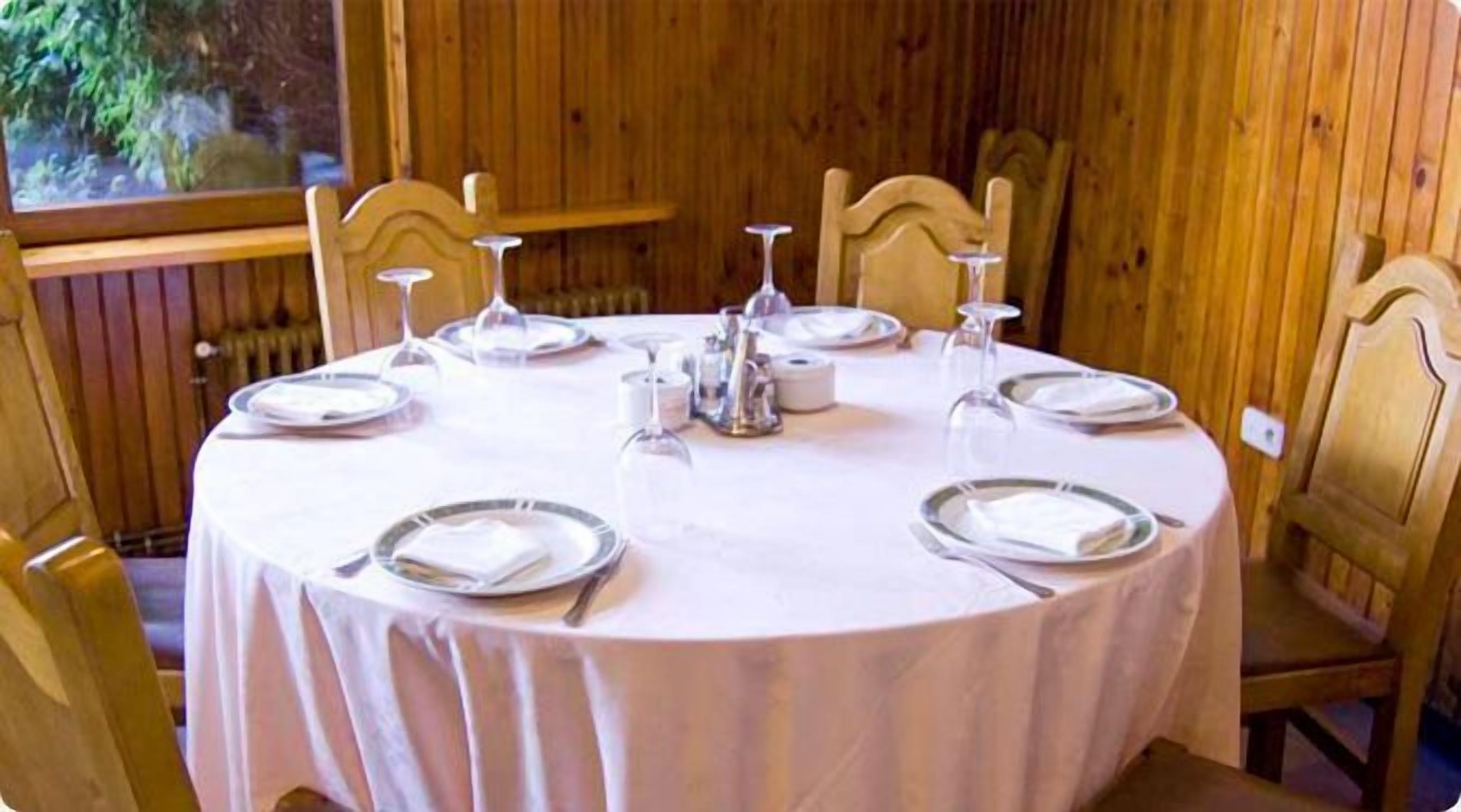 lunch and dinner served