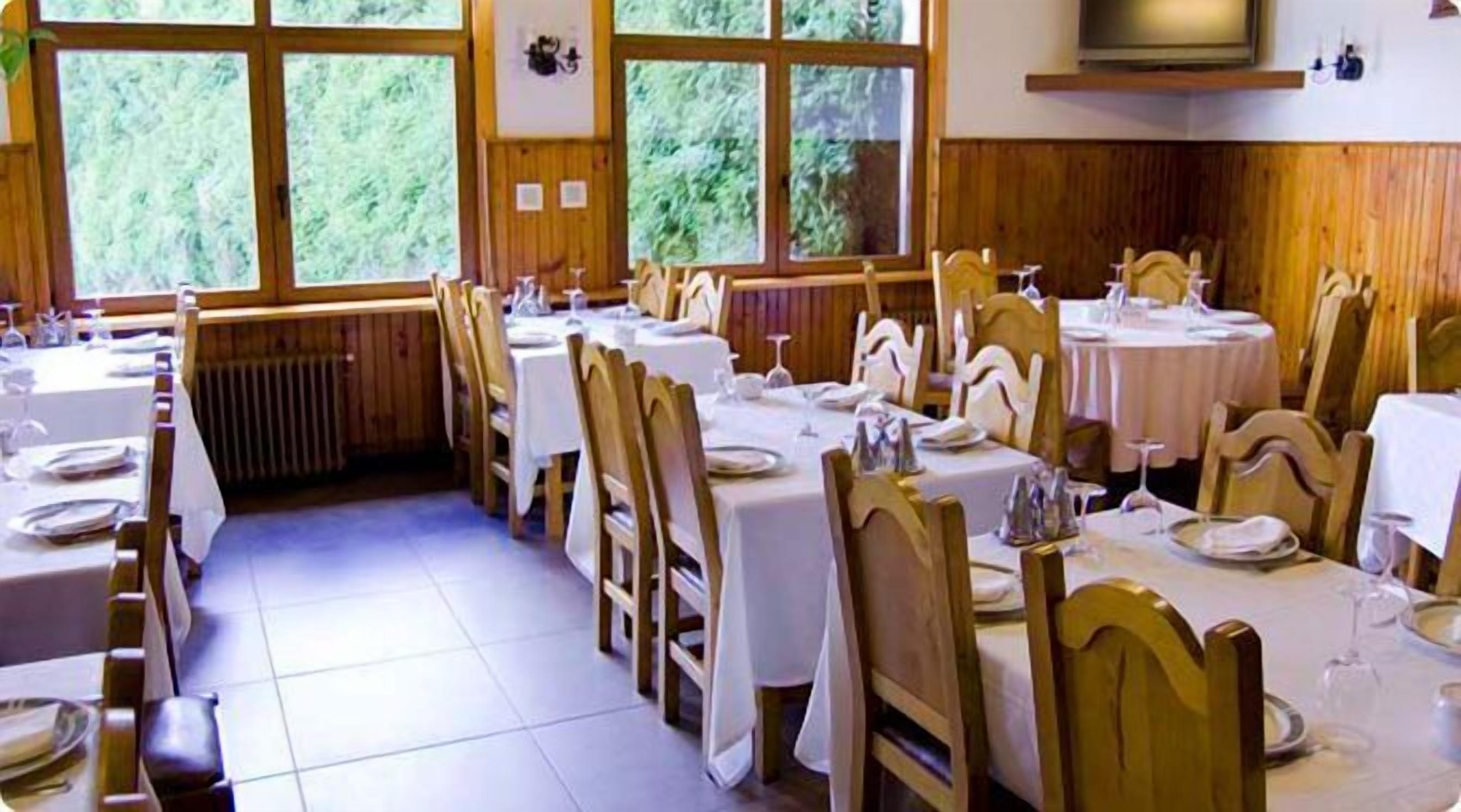 lunch and dinner served