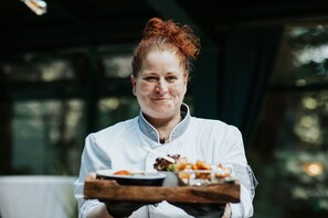 Breakfast and dinner served, German cuisine - Parkhotel Waldschlösschen (Annaberg-Buchholz)