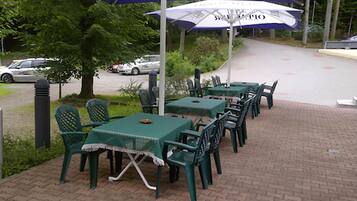 Breakfast and dinner served, German cuisine