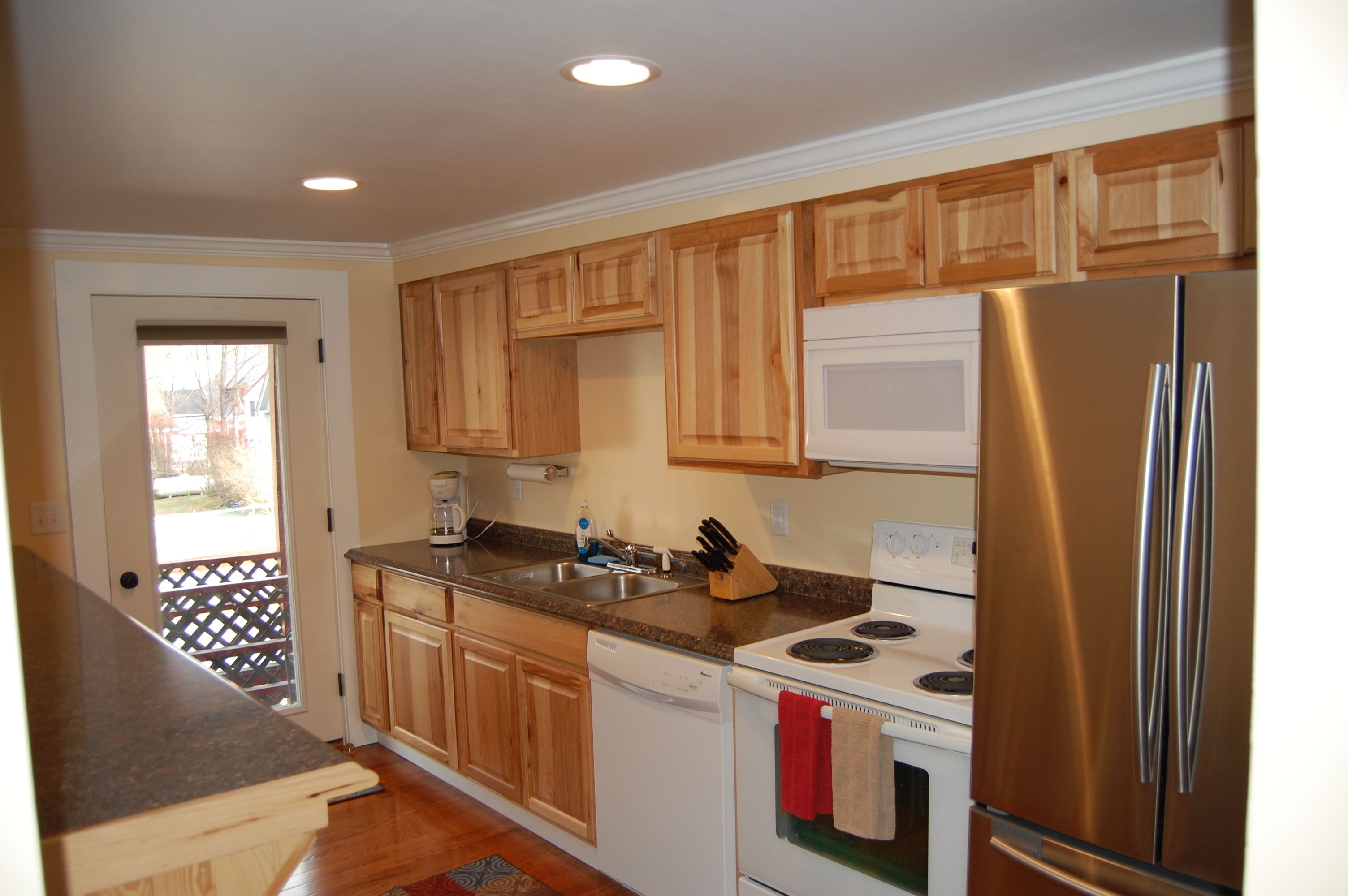 carriage house apartment | private kitchen | fridge, microwave