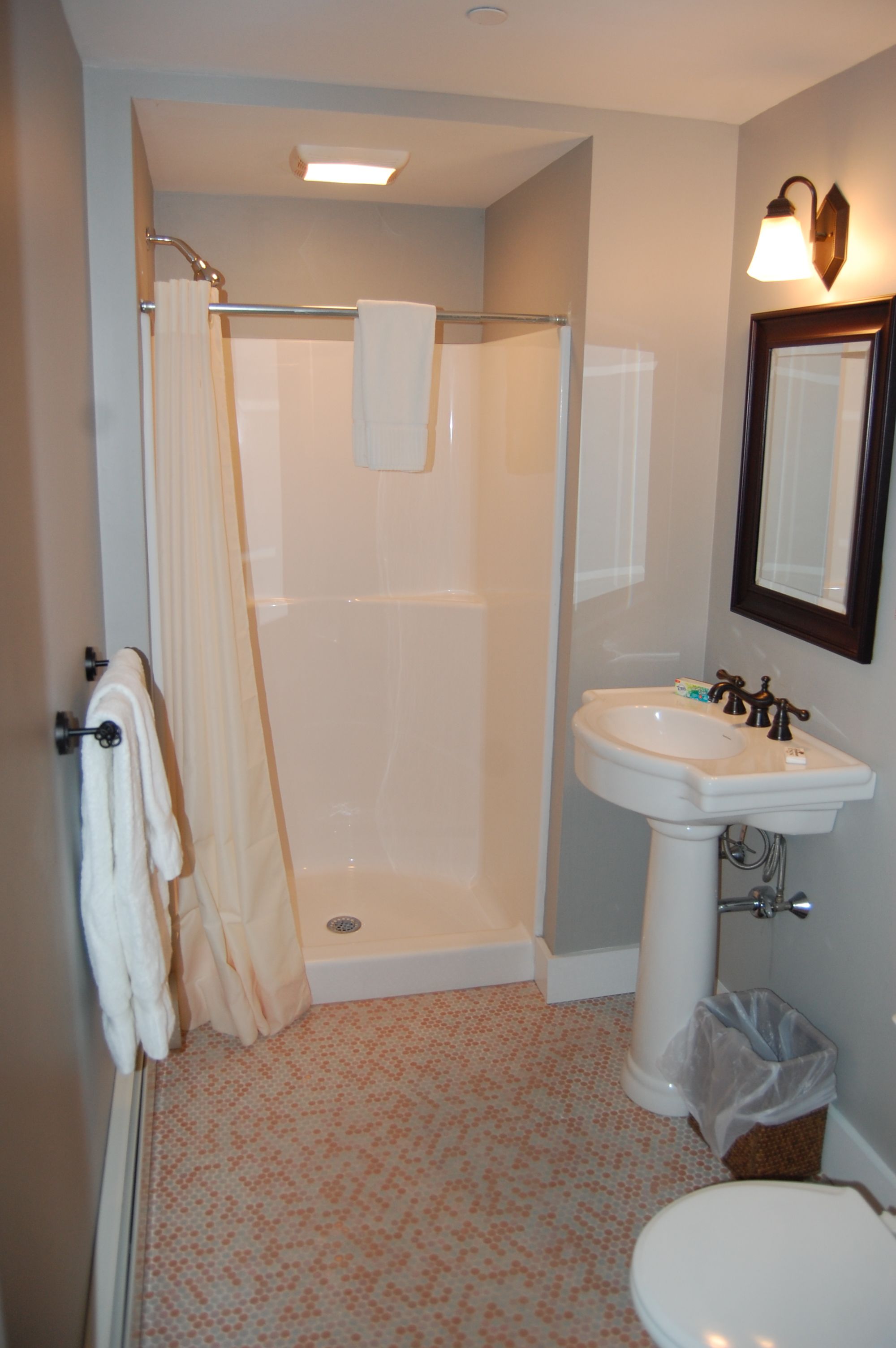 suite, 1 king bed with sofa bed, fireplace | bathroom | free toiletries, hair dryer, towels, soap