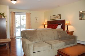  Deluxe King Room with Fireplace and Queen sofabed | Premium bedding, individually decorated, individually furnished