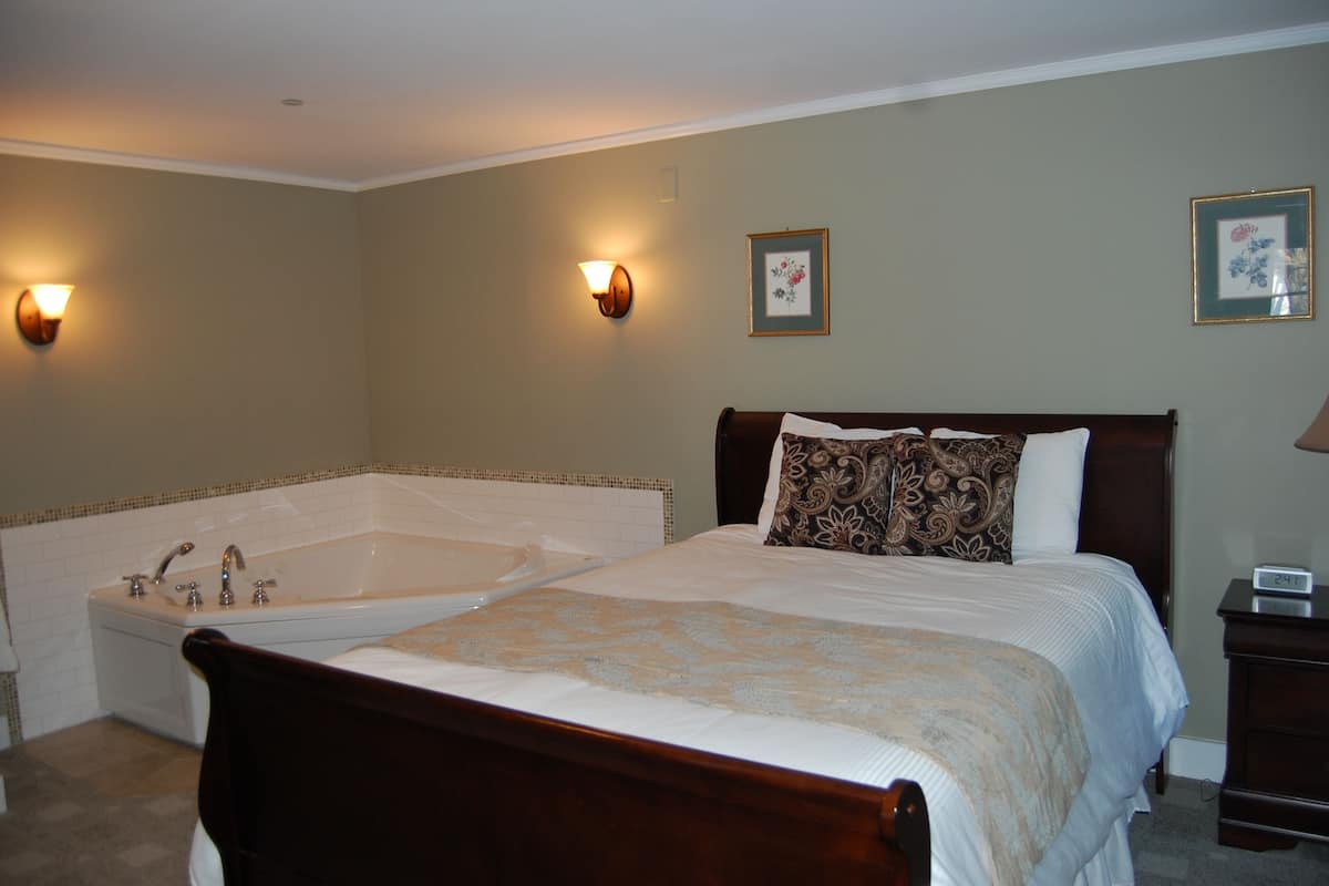 Suite, 1 cama King size y sofá cama, chimenea | 1 habitación, ropa de cama de alta calidad y decoración personalizada