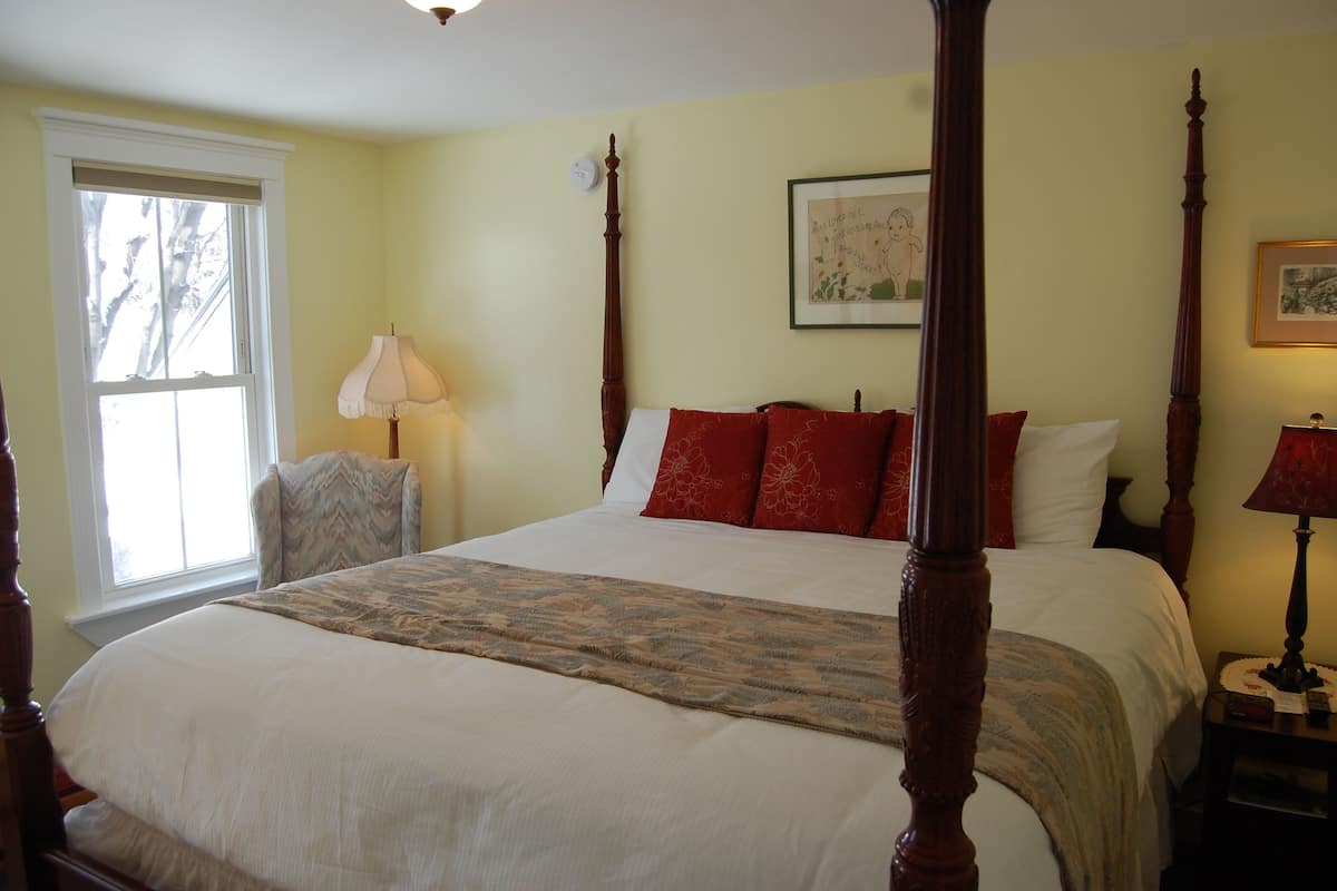 Two Room Suite, 1 Queen Bed and 1 King Bed | 1 habitación, ropa de cama de alta calidad y decoración personalizada