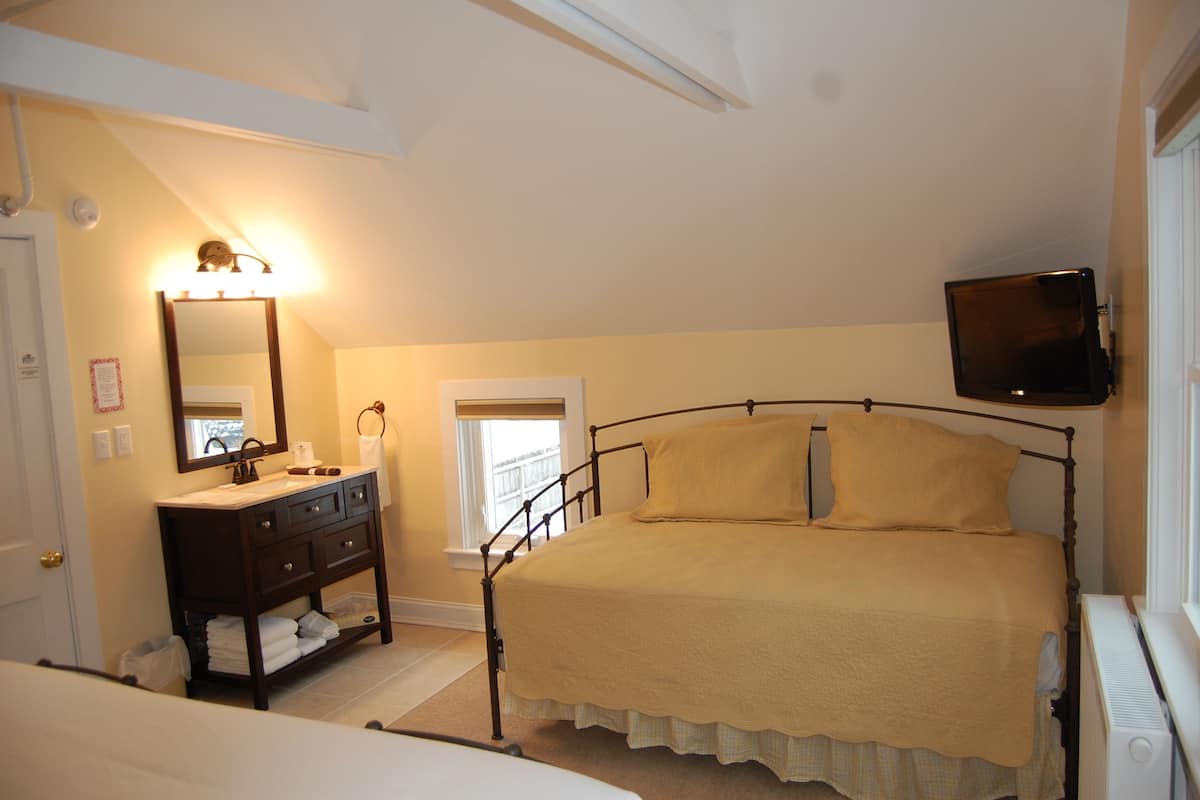 Family Suite, 2 King and 2 Twin Beds (per suite) | 1 habitación, ropa de cama de alta calidad y decoración personalizada