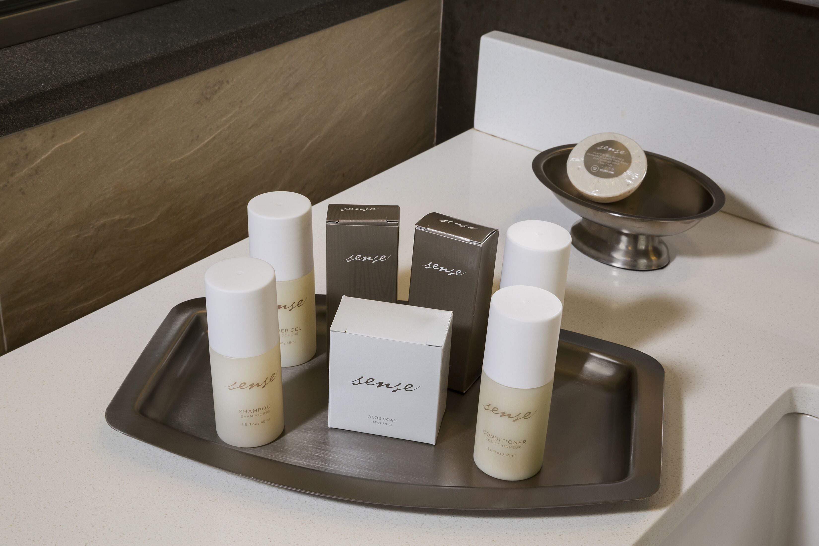 rainfall showerhead, free toiletries, hair dryer, towels