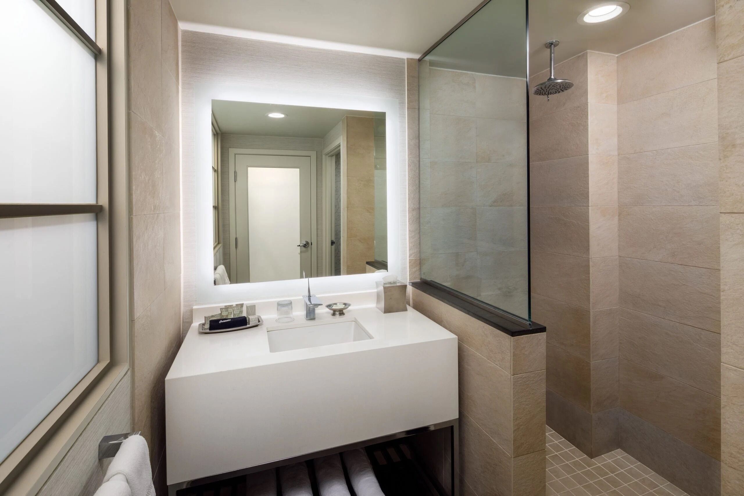 rainfall showerhead, free toiletries, hair dryer, towels