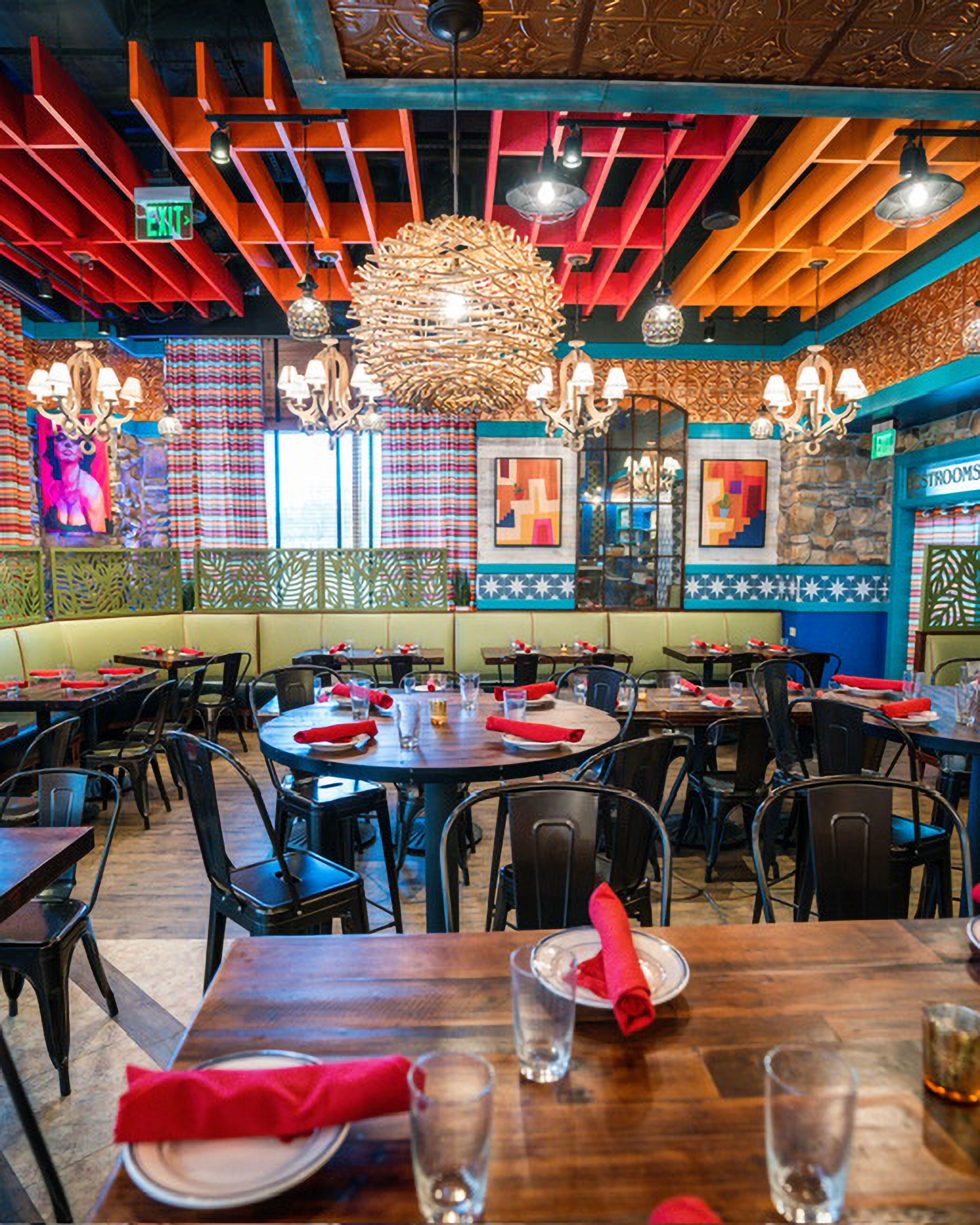 2 restaurants, breakfast, lunch, dinner served; american cuisine