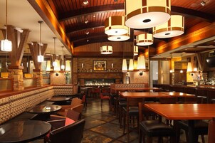 2 restaurantes, café da manhã, culinária americana