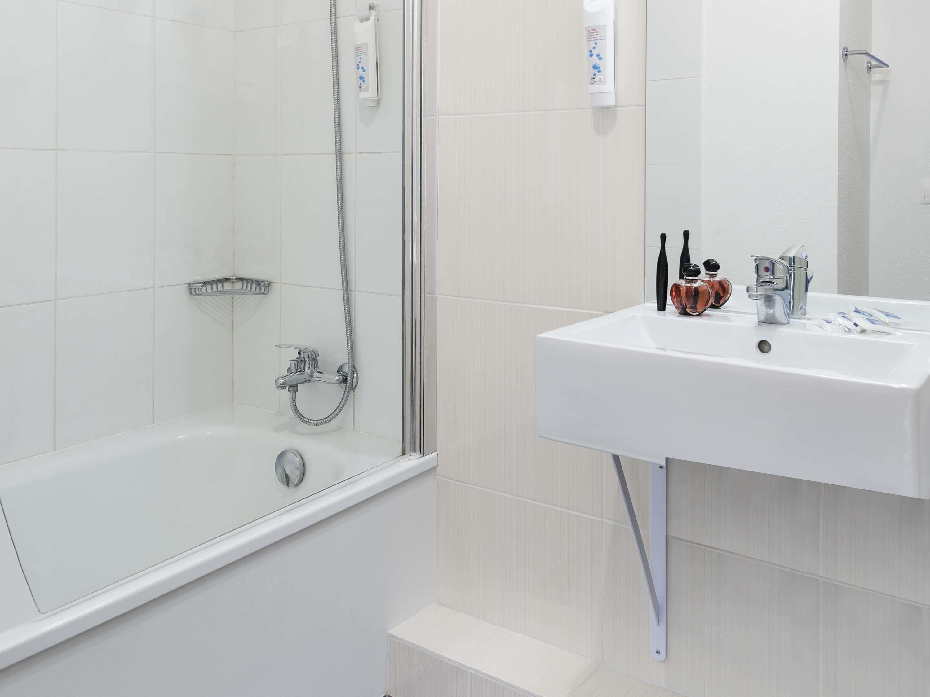 Twin kamer, 2 eenpersoonsbedden | Luxe beddengoed, een bureau, geluiddichte muren, gratis babybedden