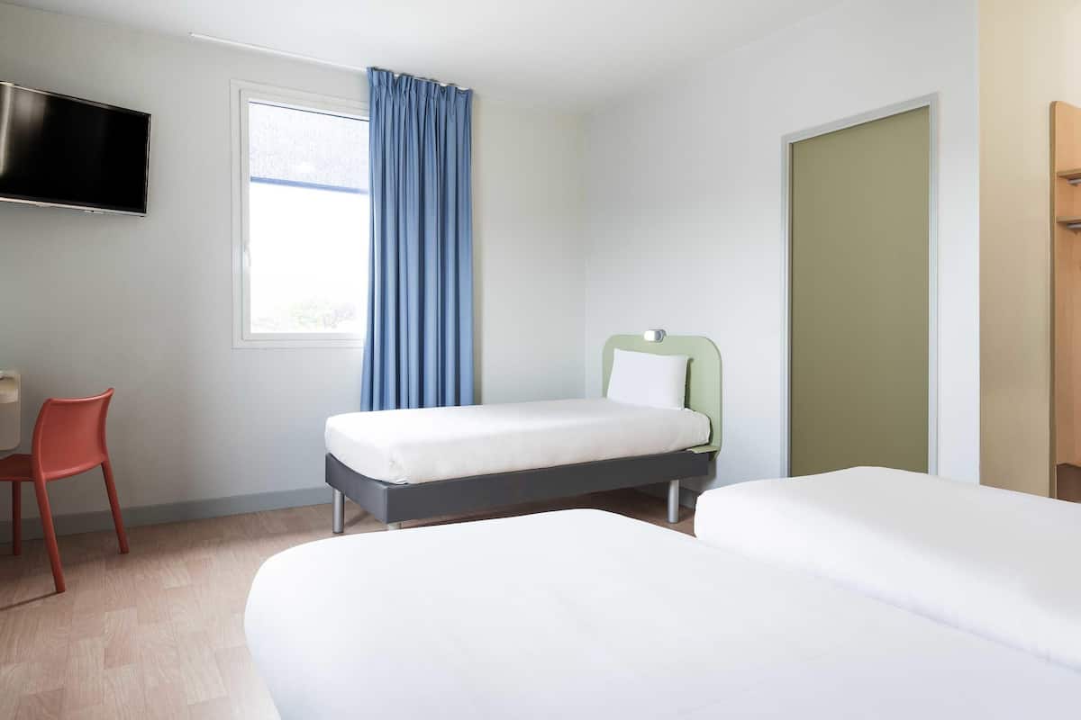 Triple Room, 3 Single Beds