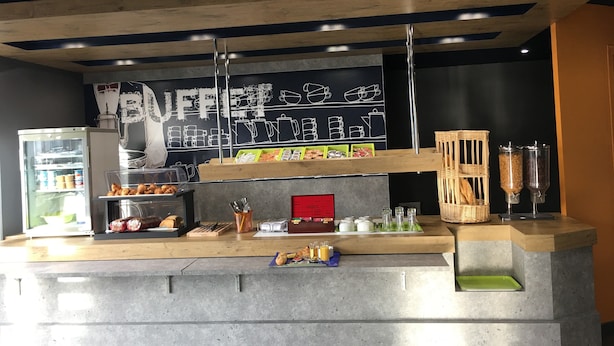 Daily buffet breakfast for a fee - ibis budget Bobigny Pantin (Bobigny)