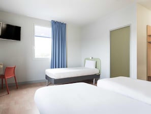 Kamar Triple, 3 Tempat Tidur Twin | Seprai premium, meja kerja, kedap suara, dan tempat tidur bayi gratis