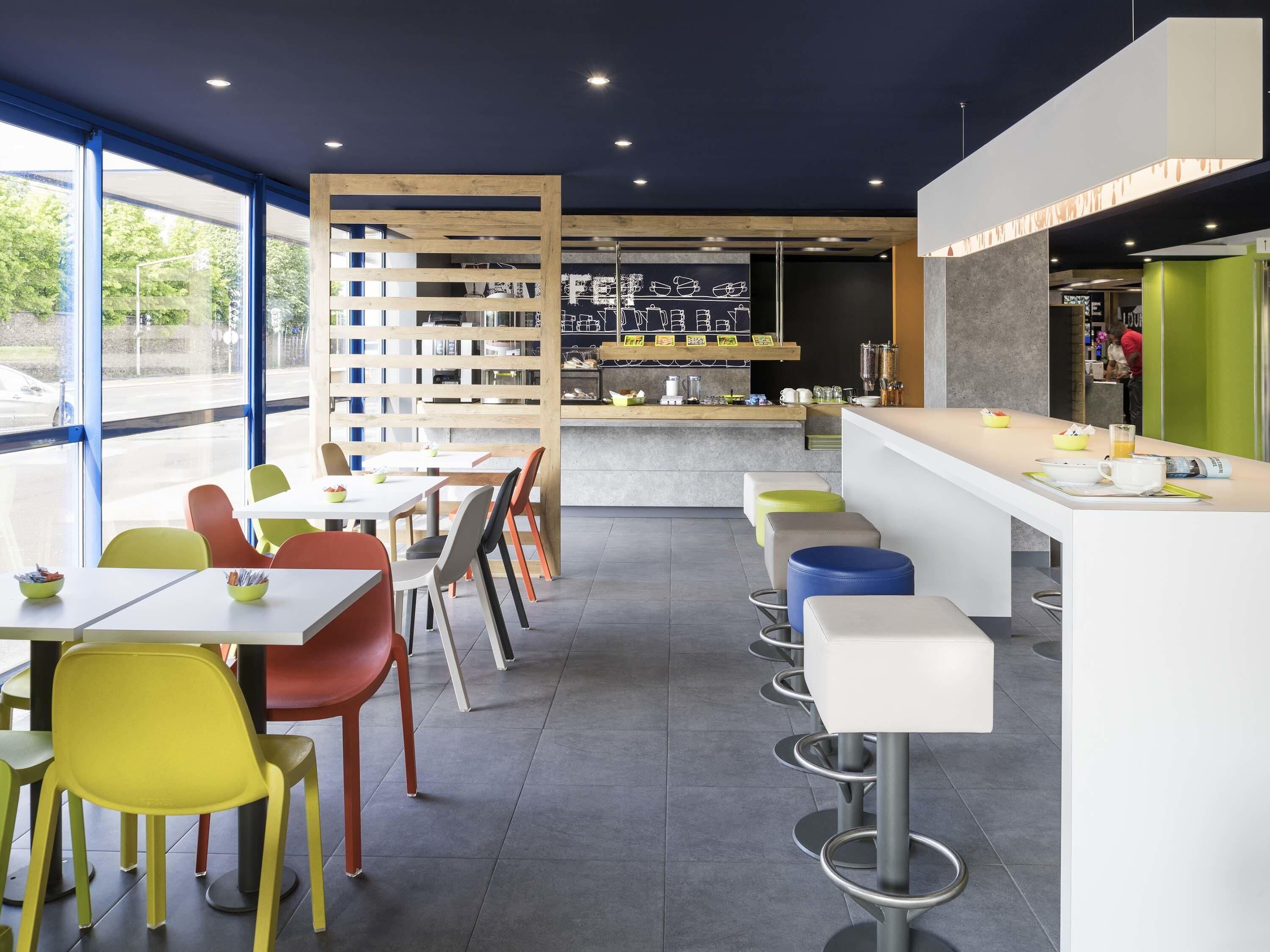 Petit déjeuner buffet (10 EUR par personne)