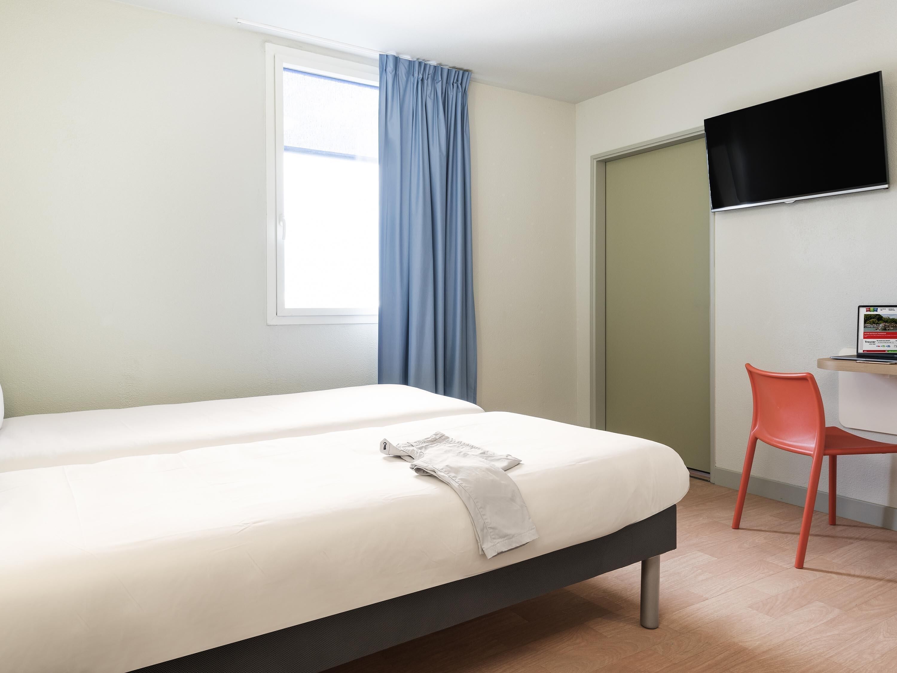 Habitación doble | Ropa de cama de alta calidad, escritorio, sistema de insonorización