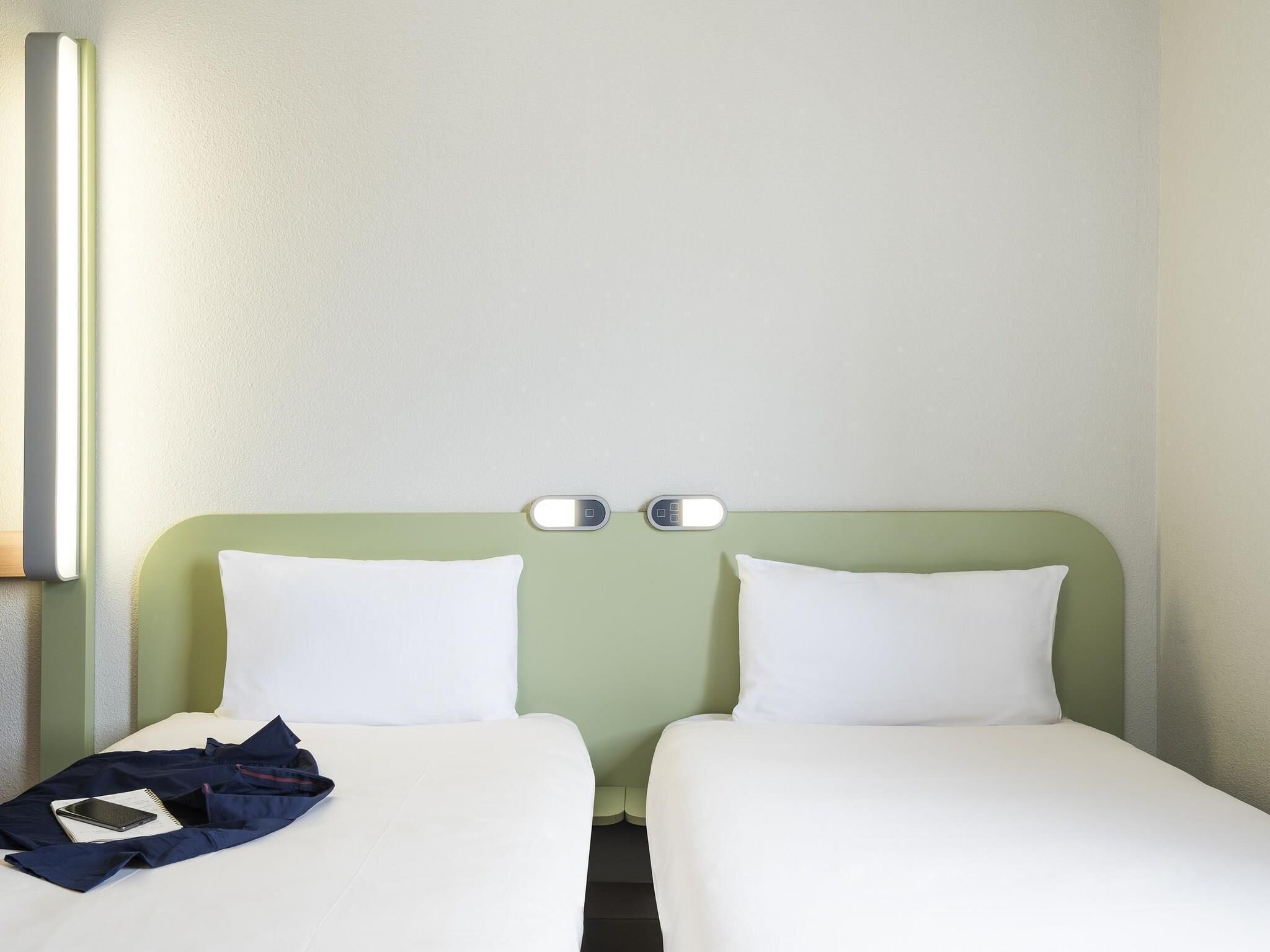 Chambre avec lits jumeaux, 2 lits une place | Literie de qualité supérieure, bureau, chambres insonorisées
