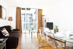 Standard Apartment, 2 Bedrooms | In-room dining - London Centre Apartments (London)
