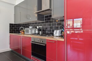 Standard Apartment, 2 Bedrooms | Individually decorated, individually furnished, desk, blackout curtains - London Centre Apartments (London)
