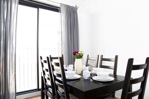Standard Apartment, 2 Bedrooms | In-room dining - London Centre Apartments (London)