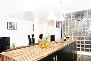 Interior entrance - London Centre Apartments (London)