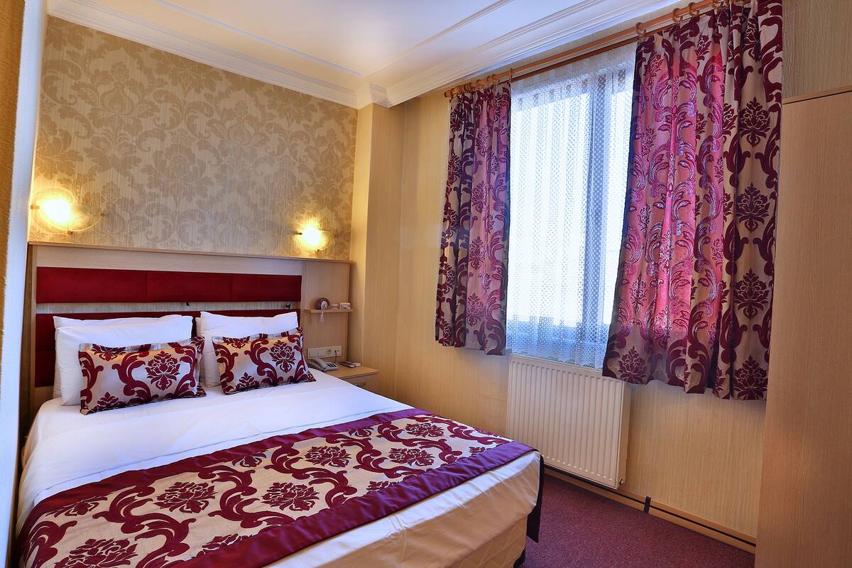 Ropa de cama de alta calidad y minibar 