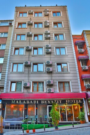 Porch - Malabadi Beyazit Hotel (Istanbul)