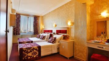 Tremannsrom | Sengetøy av topp kvalitet, minibar, safe på rommet og lydisolert