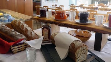 Daily buffet breakfast (CHF 12 per person)