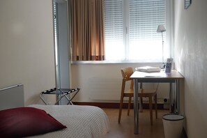 Single Room | Individually furnished, desk, free WiFi, wheelchair access - Hôtellerie franciscaine (Saint-Maurice)