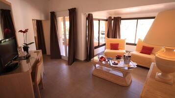 Quadruple Room | Individually furnished, desk, laptop workspace, blackout drapes