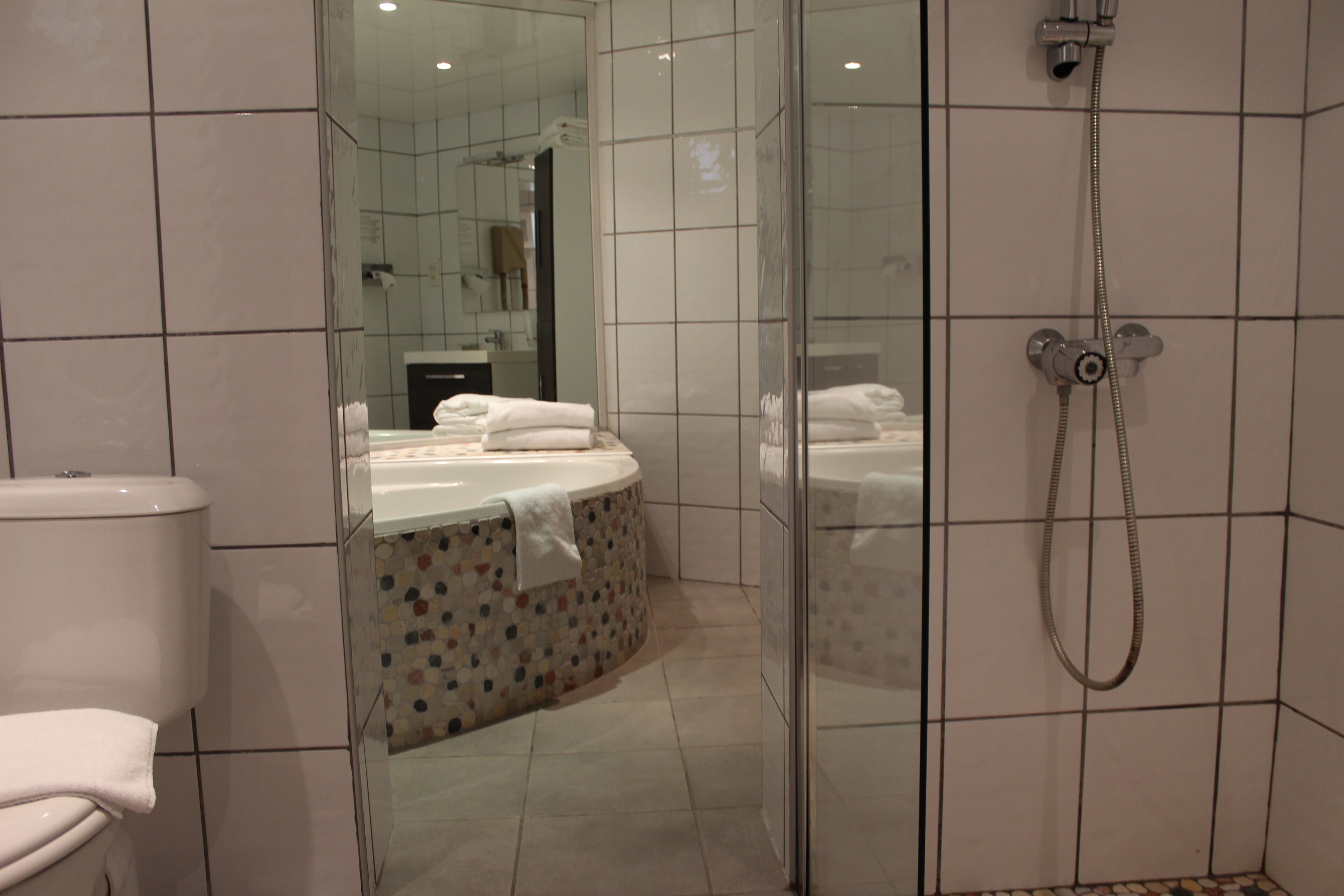Quadruple Room | Bathroom