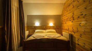 Chambre Double, balcon | Bureau, chambres insonorisées, Wi-Fi gratuit, draps fournis