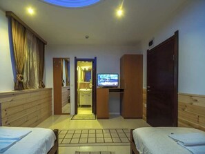 Standard Twin Room, Balcony | Desk, soundproofing, free WiFi, bed sheets - Enigma Hotel (Kovacka Dolina)