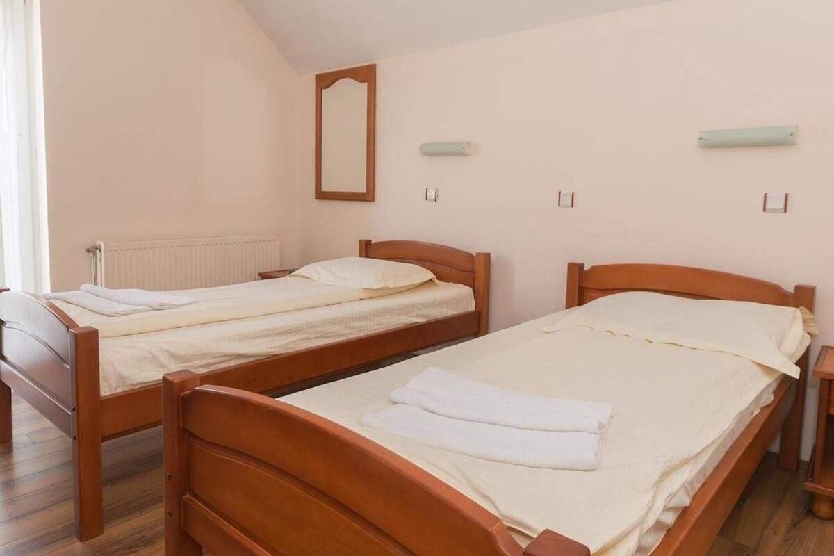 Standaard Twin kamer, balkon | Een bureau, geluiddichte muren, gratis wifi, beddengoed