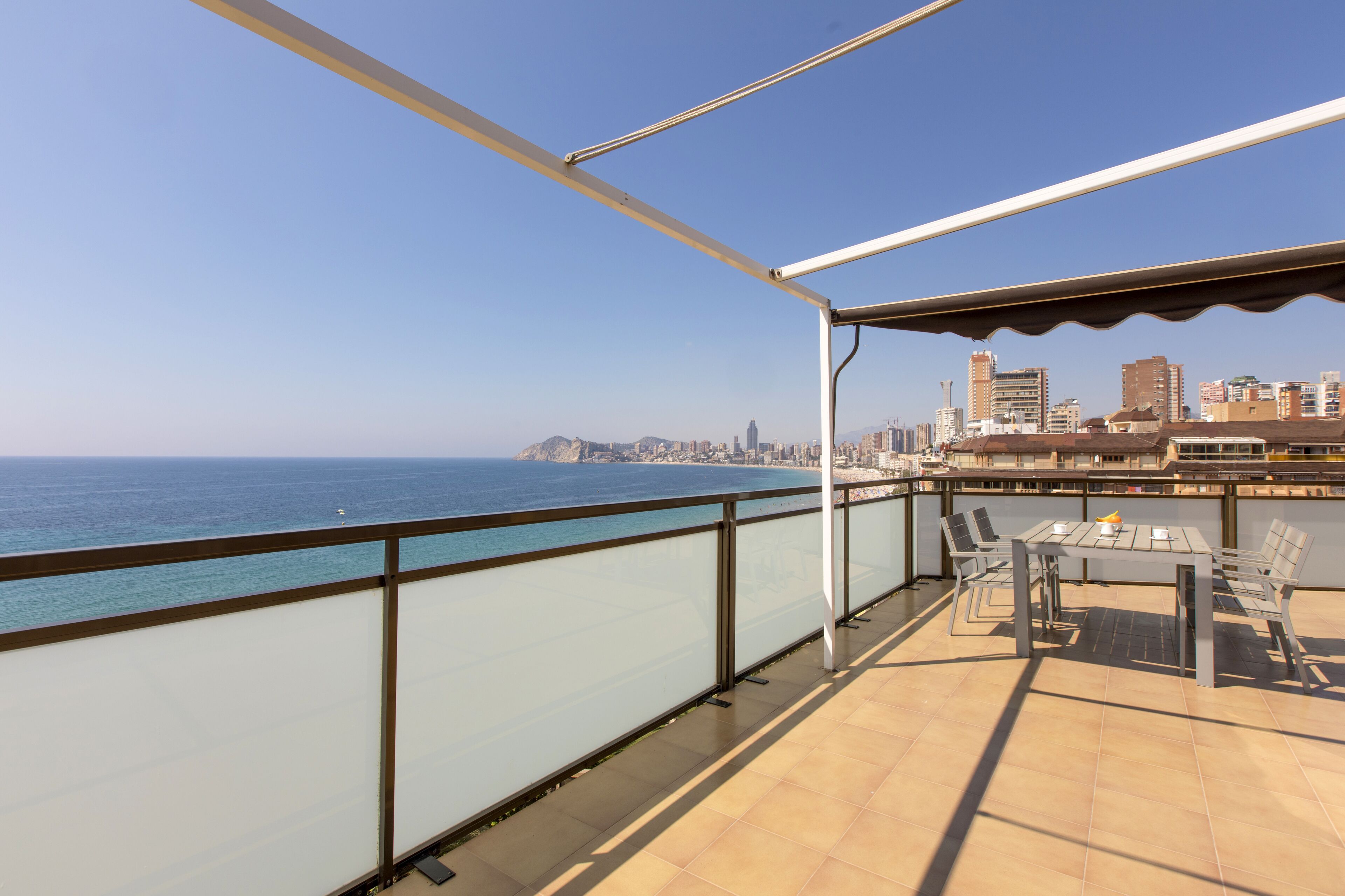 Ático superior, 1 habitación, vistas al mar | Terraza o patio