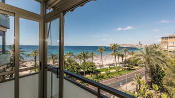 Estudio básico, vistas parciales al mar | Vistas desde la habitación