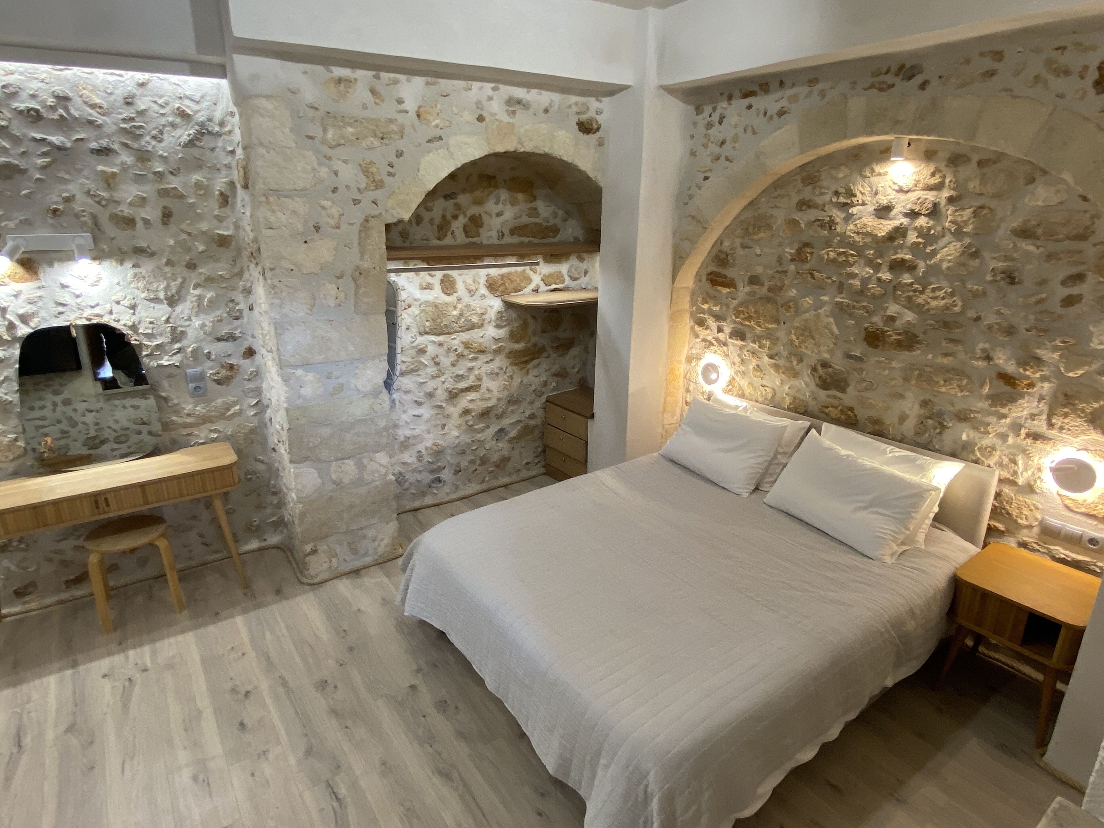 Studio Suite, Terrace, Garden View | Individually decorated, individually furnished, blackout drapes