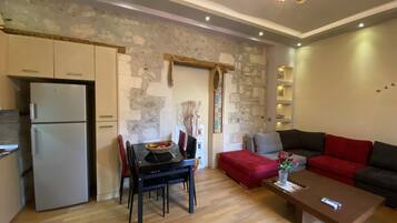 LÀgenhet Superior - 1 queensize-sÀng med bÀddsoffa - terrass - trÀdgÄrd | Vardagsrum