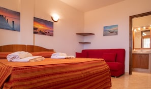 In-room safe, soundproofing, free WiFi, bed sheets