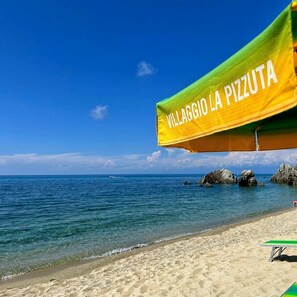 Private beach, sun-loungers, beach umbrellas, beach towels - Villaggio La Pizzuta (Parghelia)