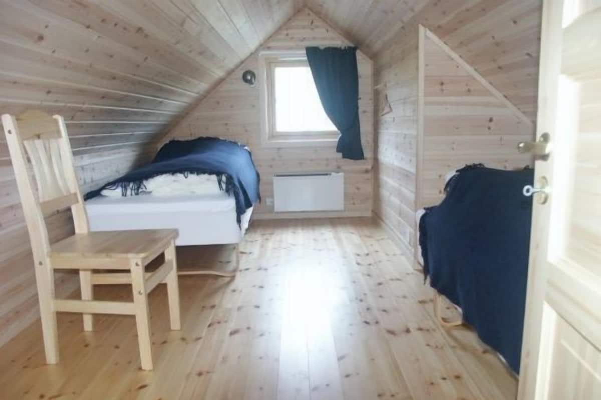 Cottage, 3 Bedrooms | Blackout drapes, free cribs/infant beds, free WiFi, bed sheets