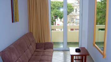 Departamento, 2 habitaciones (5 Persons) | Área de sala de estar | Televisión LCD