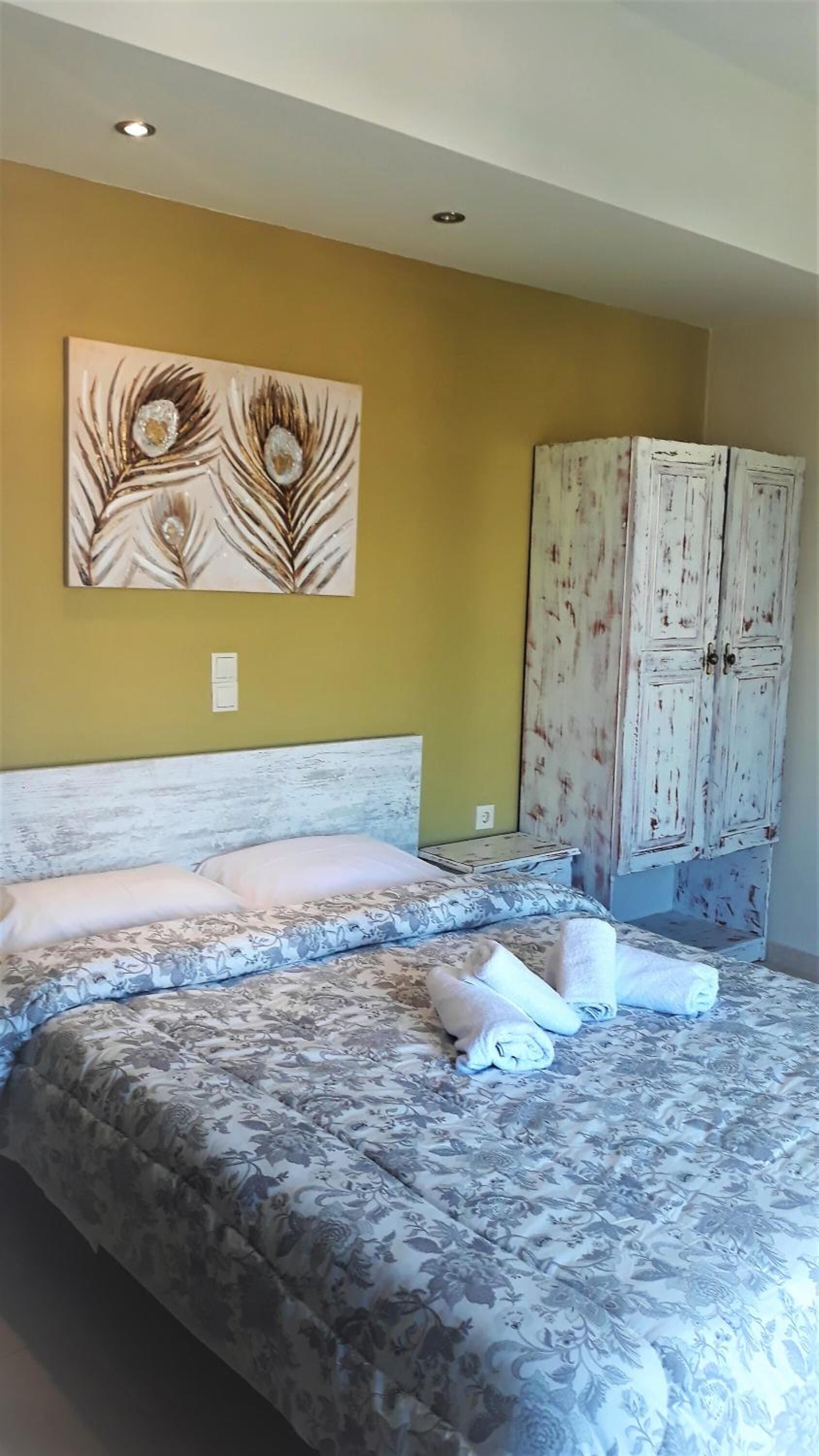 in-room safe, desk, free wifi, bed sheets