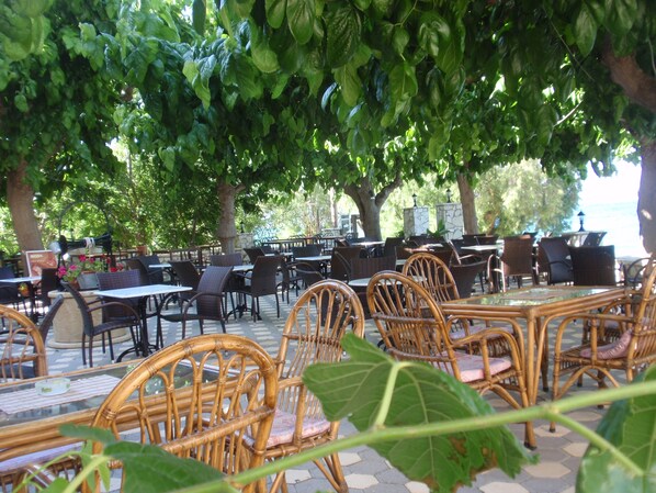 Breakfast, lunch, dinner served; Greek cuisine, sea views