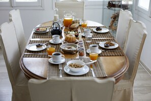 Bar (on property) - Acropole Sunrise (Santorini)
